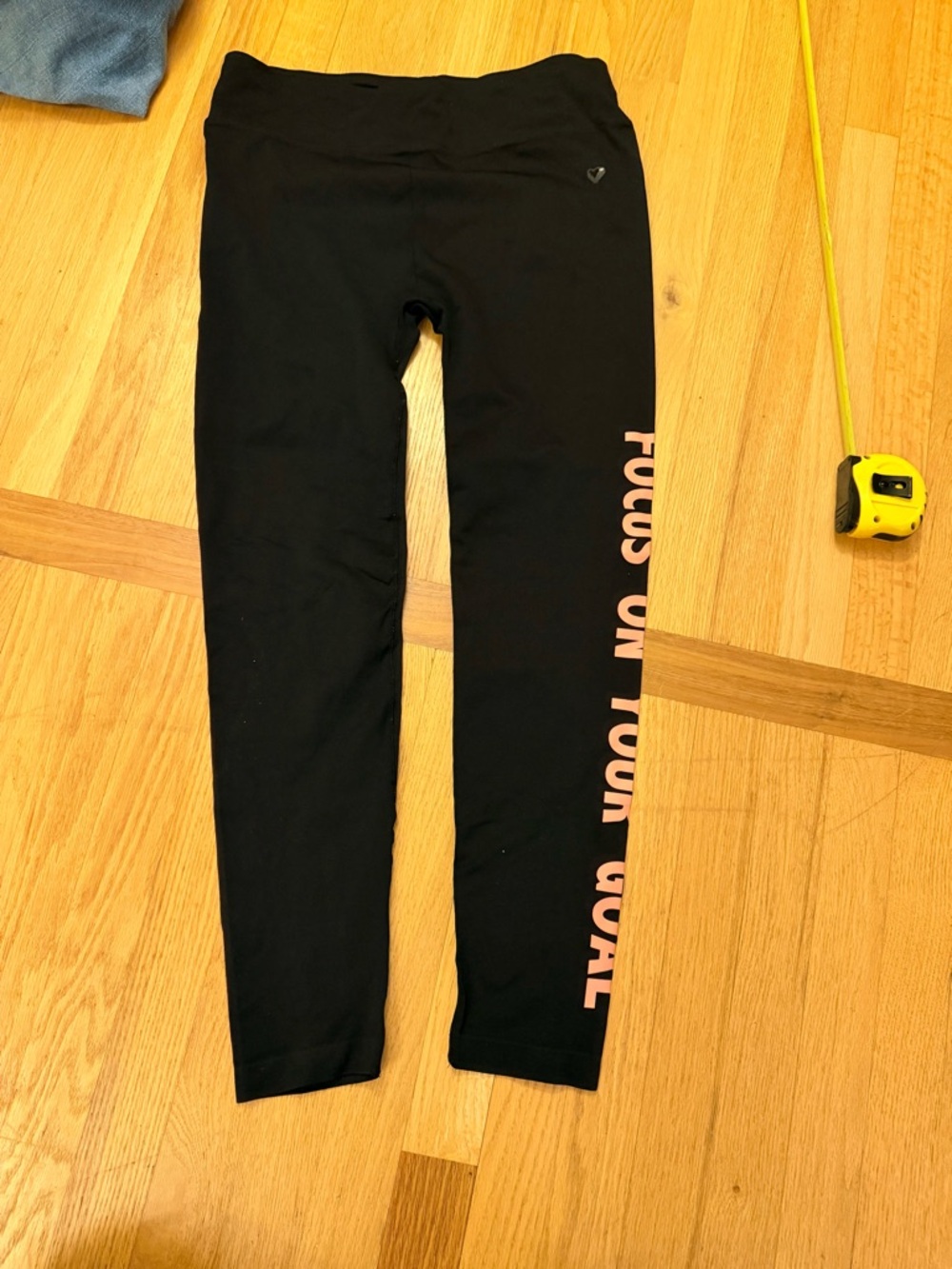 Women’s Size 1X Shoactive Black Track Leggings with Pink Side Slogan GUC